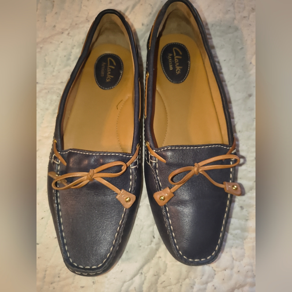 Clarks WoMen's Dark Blue Loafers with Tan Accents